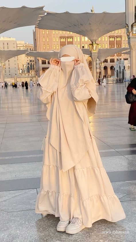 Muslim Girl Outfits, Mode Niqab, Khimar Style, La Mecca, Islamic Modest Fashion, Modest Outfits Muslim, Muslimah Fashion Casual, Fesyen Islam, Outfits Muslim