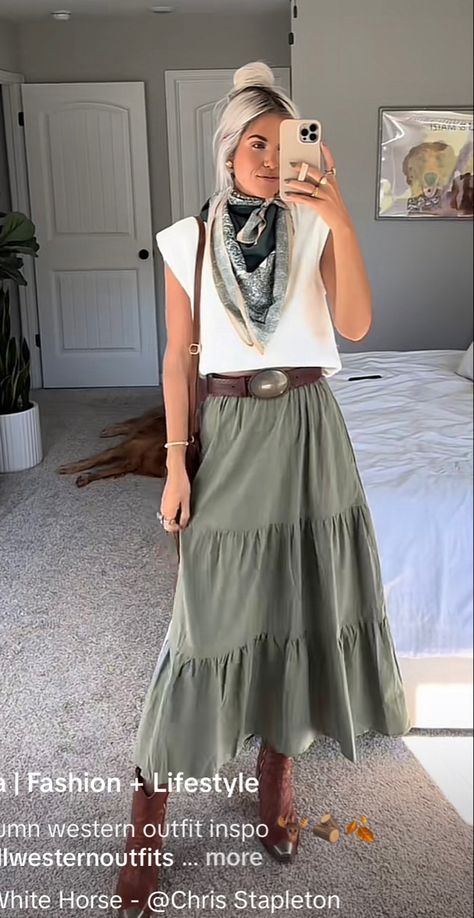 Western Outfits Women Old Fashioned, Hootenanny Party Outfits, Easter Women Outfits, Romantic Western Aesthetic, Southern Style Women, Rodeo Outfits Modest, Western Feminine Outfits, Cute Modest Western Outfits, Broom Skirt Outfit