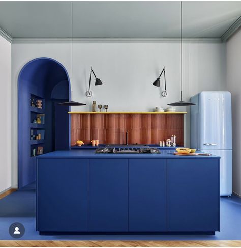 Big Kitchen Design, Milan Apartment, Popular Interior Design, Tiny Apartment, Design Del Prodotto, Blue Kitchens, Design Milk, Wall Cabinet, Architectural Digest