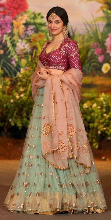 Mouni Roy Dresses, Divya Khosla Kumar, Divya Khosla, Sangeet Outfit, Simple Lehenga, Lehnga Dress, Girl Red Dress, Indian Look, Saree Blouse Designs Latest