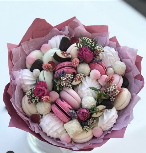 Food Bouquet Ideas, Sweet Bouquets Candy, Dessert Bouquet, Fruit Bouquet Ideas, Candy Gifts Diy, Food Bouquet, Edible Bouquets, Sweet Bouquet, Candy Flowers