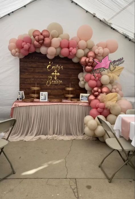 Dessert Table Balloon Garland, Wood Backdrop With Balloons, Backdrop With Balloon Garland, Baptism Backdrop, Baloon Garland, Baby Shower Balloon Arch, Banquet Ideas, Wooden Backdrops, Wood Backdrop