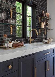 Mona Mina Barndominium Kitchen, Farrow And Ball Kitchen, Dark Blue Kitchens, Mediterranean Style Home, Kabinet Dapur, Herringbone Backsplash, English Kitchens, Metal Barn, Brass Kitchen