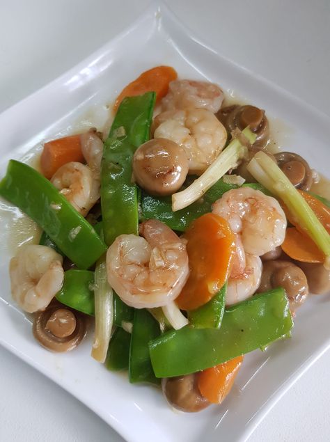 Shrimp And Snow Peas Recipe, Peas And Mushrooms, Snow Peas Recipe, Chinese Cooking Recipes, Asian Inspired Dishes, I Love Snow, Thai Cooking, Easy Chinese Recipes, Pea Recipes