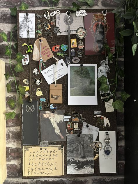 Pinboard Ideas Aesthetic Vintage, Noticeboard Decoration Ideas, Cork Board Ideas Aesthetic, Cute Cork Board Ideas, Bulletin Board Aesthetic, Aesthetic Cork Board Ideas, Painted Corkboard, Corkboard Aesthetic, Pin Board Ideas Aesthetic