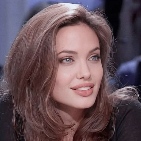 Angelina Jolie 90s, Angelina Jolie Photos, Face Card, Manifestation Board, Angelina Jolie, Makeup Inspo, Makeup Inspiration, Pretty Woman, Blue Eyes