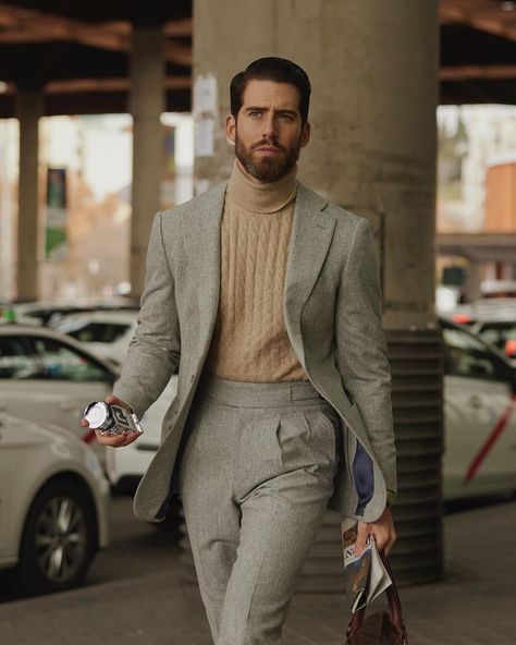 Linen Tuxedo, Luxury Suit, Light Grey Blazer, Blazers Men, Mens Attire, Bespoke Suit, At The Airport, Grey Blazer, Gentleman Style