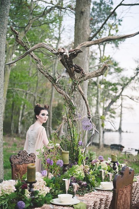 Driftwood wedding reception centerpiece | Bit of Ivory Photography & Palette of Petals | see more on: http://burnettsboards.com/2014/05/disneys-maleficent-inspired-wedding/ #centerpiece #unique Fairy Wedding Flowers, Fall Fantasy Wedding, Maleficent Wedding, Sapphic Wedding, Fantasy Wedding Theme, Wedding Styles Themes, Maleficent Party, Driftwood Wedding, Wedding Reception Centerpiece