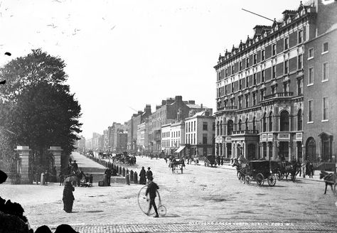 Amazing Vintage Photos of Everyday Life in Dublin in the late 19th Century Dublin Street, Grafton Street, Dublin Airport, Rare Historical Photos, Penny Farthing, Ireland Homes, Vintage Everyday, Irish History, Dublin City