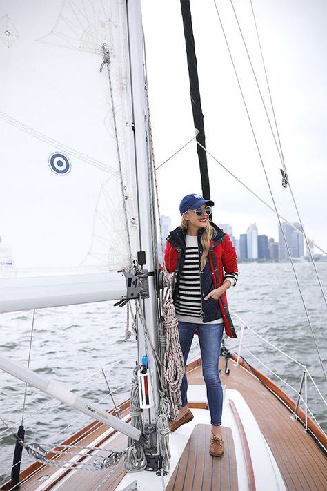 What To Wear Over Memorial Day Weekend – Closetful of Clothes Relaxed European Style, Sailor Aesthetic Outfit, Sailing Clothes, Ball Cap Outfit, Sailing Fashion, Baseball Cap Outfit, Blair Eadie, Nautical Outfits, Cap Outfit