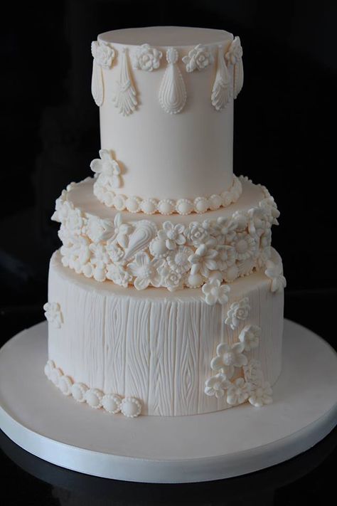 What is bas-relief & how can you create it with your cakes? - CakeFlix Bas Relief Cake, Cake Decorating Basics, 2 Tier Cake, Bas Relief, Tiered Cakes, Cake Mold, Rice Paper, Paper Decorations, How Can