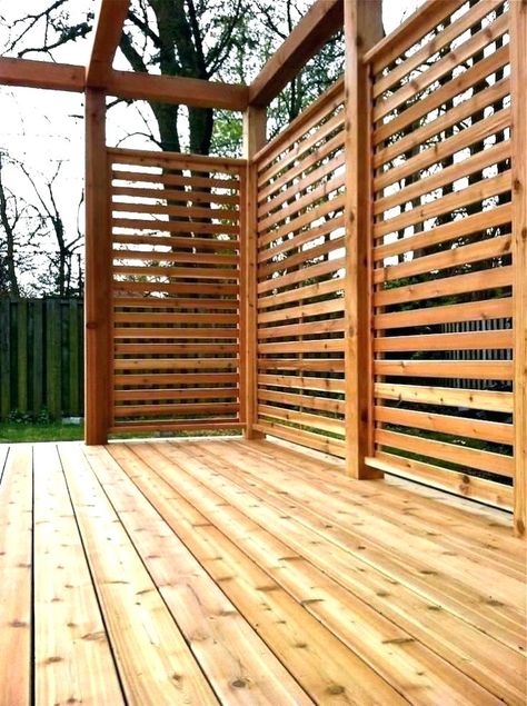 How to choose the deck privacy screens amazing deck privacy screen for outdoor idea home depot panel canada fabric SCVFBAL Deck With Privacy, Ombra Pergola, Privacy Screen Deck, Design Per Patio, Ideas Terraza, Backyard Patio Deck, Deck Privacy, Screened In Deck, Privacy Fence Designs