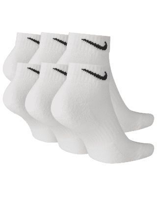 Power through your workout with the Nike Everyday Cushioned Socks. The thick terry sole gives you extra comfort for footdrills and lifts, while a ribbed arch band wraps your midfoot for a supportive feel. Shown: White/Black Style: SX7672-100 Nike Mid Rise Socks, Nike Ankle Socks, Nike Mid, Cushioned Socks, Socks Nike, Socks Christmas, Nike Socks, Short Socks, Black Style