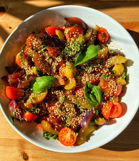 Plum and Tomato Salad Butter Bean Salad, Plum Salad, Best Vegan Salads, Sesame Seed Dressing, Cream Pasta, Beautiful Salad, Vegan Salads, Lentil Salad, Fresh Oregano