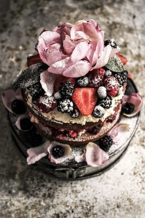 buckwheat summer berry cake - twigg studios Summer Berry Cake, Easy Delicious Cakes, Cake Summer, Cake Oven, Buckwheat Cake, Torte Cupcake, Berry Cake, Gateaux Cake, Summer Berries