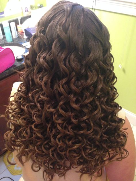 Curls on curls on curls Ringlets Curls, Cutesy Hairstyles, Perm Ideas, Wavy Hair Perm, Ringlets Hair, Curling Thick Hair, Cable Curls, Wedding Curls, Tiny Curls