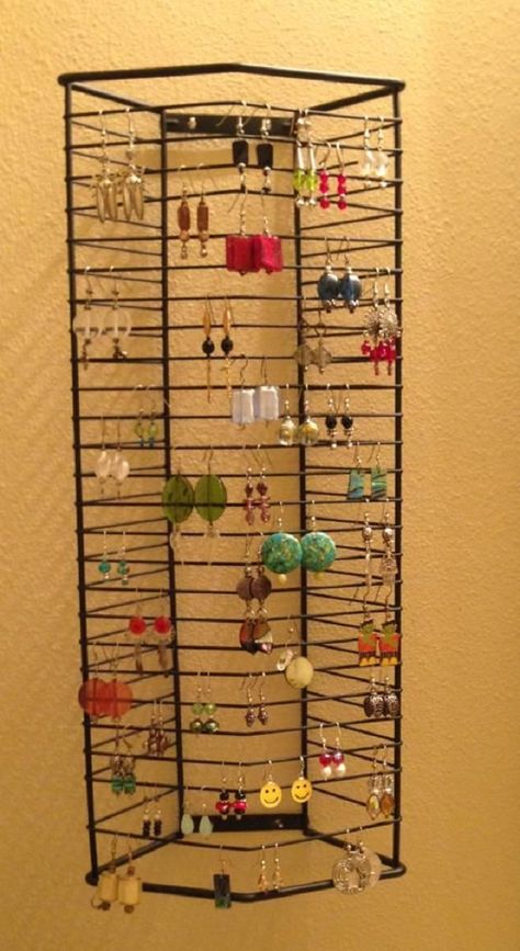 Ten Amazing Earring Holders Made From Recycled Things Cd Rack Repurpose Ideas, Shelf Upcycle, Diy Earring Storage, Scentsy Office, Cd Racks, Repurpose Diy, Earring Rack, Dvd Rack, Diy Earring Holder