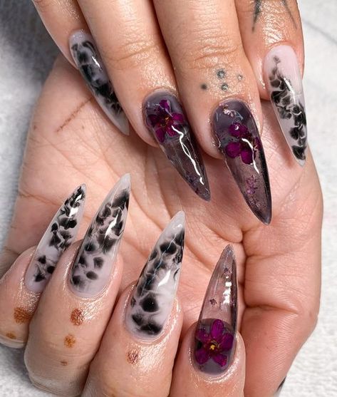 JoLinn🖤 Phx AZ Nails on Instagram: "When you say “Do whatever you want” just know this is the kind of shit I’m gonna pull😝🖤🥀 Hope you like🤷‍♀️😘 Using dried flowers from @daily_charme and @the_gelbottle_inc Diana & Glass Black" Az Nails, Using Dried Flowers, Sharp Nails, Flower Nails, Dried Flowers, Nails, Glass, Flowers, On Instagram