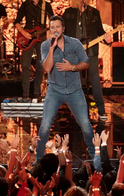 Luke Bryan Funny, Luke Brian, Men Singers, Luke Bryan Family, 1930s Glamour, Luke Bryan Fan, Luke Bryan Pictures, Cherry Wine, Chris Young