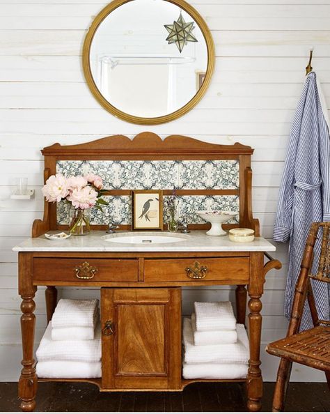 Antique Victorian wash stand washstand turned modern sink  #victorianwashstand #victoriansink #vintagebathroom #victoriantiles Vintage Decor Bathroom, Antique Wash Stand, Couples Dining, Modern Vintage Bathroom, Baños Shabby Chic, White Tile Backsplash, Farmhouse Renovation, Wash Stand, Modern Vintage Decor