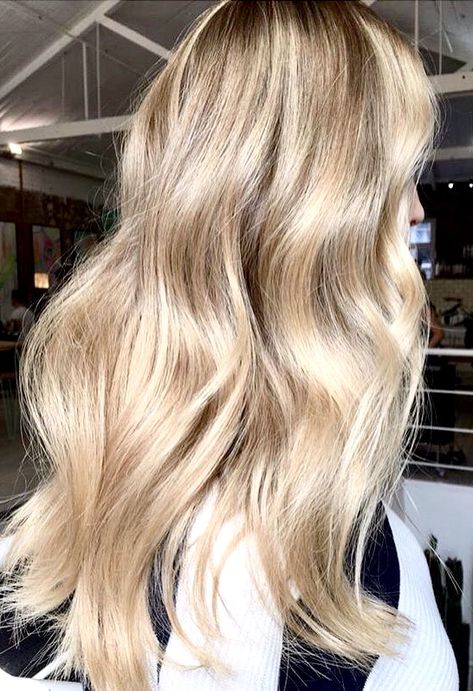 Champagne Blond, Healthy Blonde Hair, Keratin Extensions, Hair Keratin, Fast Hair, Hair Powder, Balayage Blonde, Bun Styles, Keratin Hair