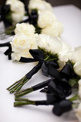 Simple Bridesmaids Bouquets, Drake 2024, Simple Bridesmaid Bouquets, Black Bouquet, White Rose Bouquet, White Weddings, Black Bows, White Bridesmaid, Dance Ideas