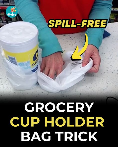 Keep your two fountain drinks from spilling inside the plastic bag with this genius trick! Find the instructions here. Drink Carrier Diy, Fall Hanging Baskets, Grocery Hacks, Sonic Drinks, Coffee Muffins, Drink Carrier, Stepping Stones Diy, Fountain Drink, Styrofoam Cups