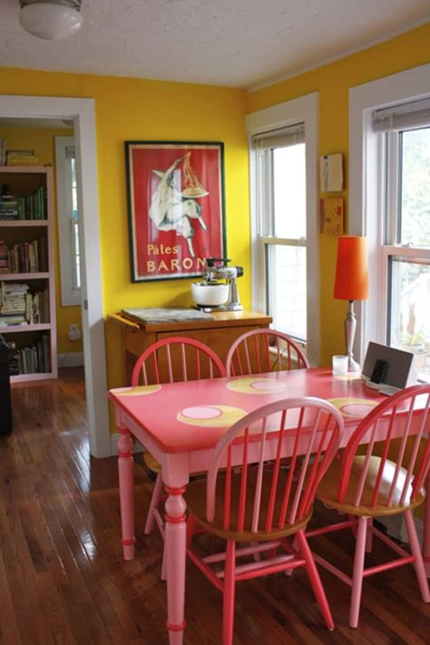 Painted Dining Room Table, September Art, Painted Kitchen Tables, Pink Chairs, Colorful Walls, Apartment Painting, Painted Dining Table, Color House, Colorful Apartment