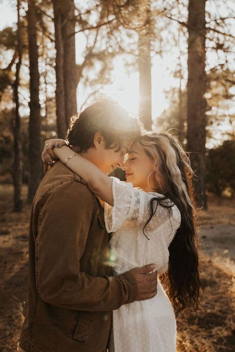 Wedding Invitation Photography Poses, Engagement Photos Playful Fun, Forest Prenup Ideas, Engagement Photo Outdoor, Playful Couples Photos, Forest Prenup Shoot, Cute Couple Engagement Photos, Forest Couple Pictures, Forest Photoshoot Couple Photo Ideas