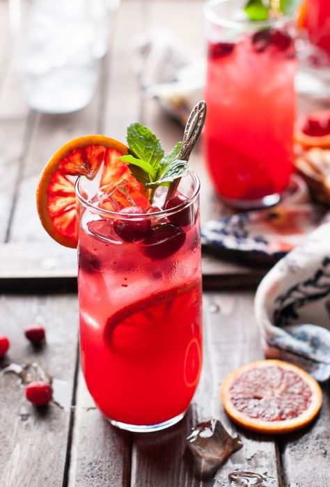 Winter Lemonade, Blood Orange Recipes, Cranberry Lemonade, Orange Lemonade, Pineapple Lemonade, Blood Orange Juice, Winter Fruit, Lemonade Recipe, Vodka Drinks