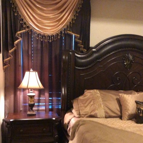 Home Decor Videos, Victorian Curtains, Bedroom Bedding Sets, Victorian Bed, Tuscany Style, Diy Staircase, Purple Bedrooms, Victorian Bedroom, Bedroom Interior Design Luxury