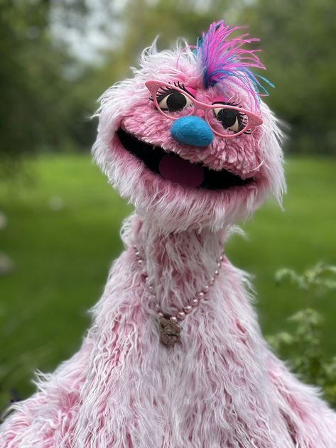 Professional puppet. Large monster puppet. Muppet style puppet. Girl Puppets, Puppet Building, Monster Puppet, Handmade Puppet, Tim Burton Style, Puppet Making, Creepy Dolls, How To Show Love, Health Issues