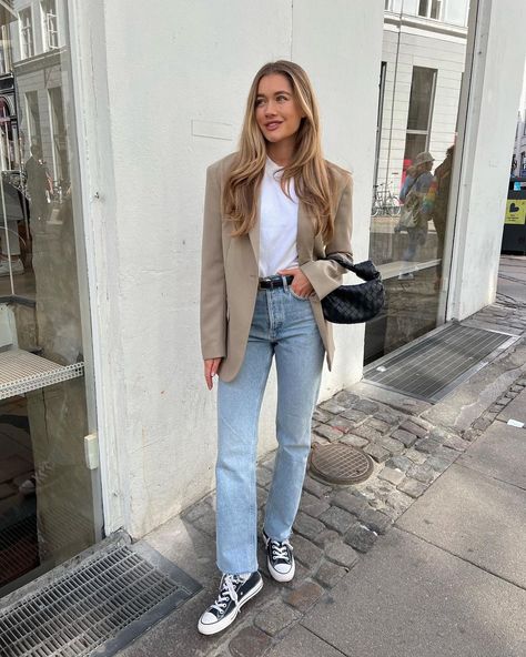 Lovisa Barkman on Instagram: “Best weekend in a long time 💙” Party Outfit Ideas, Blazer Outfits, Converse Shoes, Party Outfit, Converse, Outfit Ideas, Blazer, Sneakers, Dresses