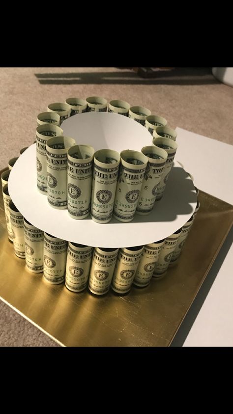 Birthday Money Gift Ideas, Money Birthday Cake, Money Lei Diy, Money Cakes, Graduation Party Desserts, Graduation Money Gifts, Diy Bouquet Wrap, Graduation Money, Money Cake