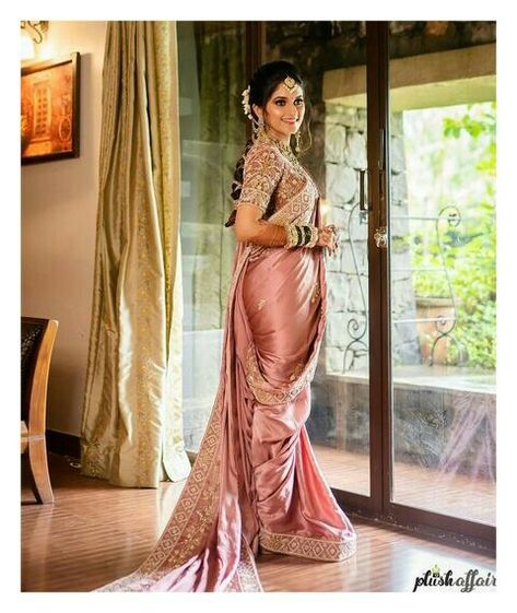 Royal Nauvari Look, Bride Wedding Saree Indian Bridal, Pink Nauvari Saree Brides, Pastel Nauvari Saree, Royal Maharashtrian Bride Look, Navari Saree Marathi Bride, Nauvari Saree Brides, Navari Look, India Wedding Dress