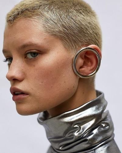 Fashion Jewellery Online, Futuristic Fashion, Ear Cuffs, Ear Rings, Mode Inspiration, Ear Jewelry, Jewelry Inspo, Dandy, Online Jewelry