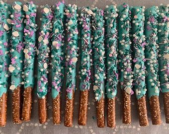 Mermaid Birthday Party Food, Mermaid Party Food, Covered Pretzel Rods, Mermaid Pool Parties, Chocolate Covered Pretzel, Chocolate Covered Pretzel Rods, Mermaid Birthday Party Decorations, Mermaid Theme Birthday Party, Purple Chocolate