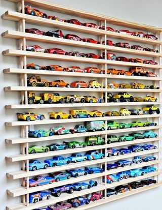 Car Organization Kids, Declutter Kids Room, Toy Organization Diy, Creative Toy Storage, Toy Storage Shelves, Toy Car Storage, Diy Toy Storage, Mirror Frame Diy, Wooden Shoe Racks