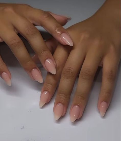 Simple Nails Natural Nail, Short Simple Oval Nails, Natural Round Nail Ideas, Cute And Simple Nail Ideas, Short Gel Nails Fall 2024, Morena Nails, Ideas Para Uñas, Clean Girl Nails, Gel Polish Designs