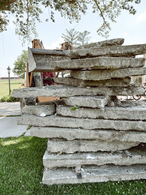 Old Concrete Pieces for Projects - Deb and Danelle Concrete Projects Diy, Trellis Diy Garden, Diy Garden Boxes, Outdoor Ideas Backyard, Water Scape, Landscaping Backyard Ideas, Fireplace Mantels Ideas, Diy Pathway, Trellis Diy