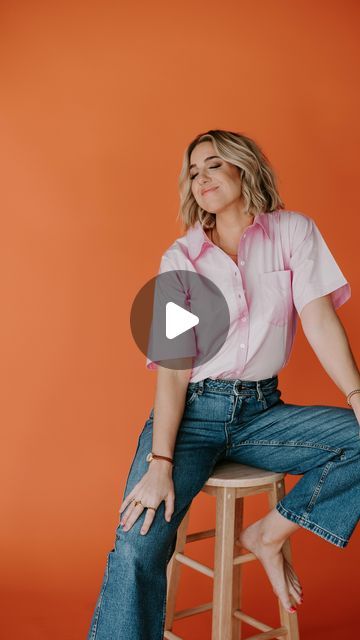 JENNA KUTCHER • Online Business Coach on Instagram: "SAVE THIS POST FOR INSPO! 📌  The next evolution is uploading…. Excited to share more SOON! 👀  Here’s a peek! 📸: @jordanquinnphoto 💄: @jamieannsnyder" Jenna Kutcher Pinterest, Jenna Kutcher Profile, Colorful Studio, Photoshoot Moodboard, Jenna Kutcher, Branding Inspo, Studio Session, Online Coaching Business, Photoshoot Inspo