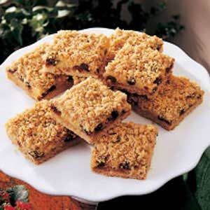 Raisin Squares Recipe, Raisin Squares, Torta Caprese Recipe, Oatmeal Raisin Bars, Allergy Free Snacks, Raisin Bars, Cookie Bars Recipes, Baking Bars, Back To School Snacks