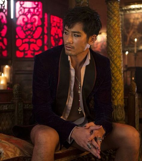 The High Warlock of Brooklyn, Magnus Bane from The Mortal Instruments City of Bones movie To The Bone Movie, Godfrey Gao, City Of Ashes, Magnus Bane, Robert Sheehan, The Dark Artifices, City Of Bones, The Infernal Devices, Funny Outfits