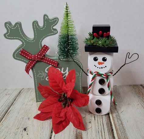 Today’s project is a wood snowman cube made from solid wood cubes stacked and glued together. The top hat was made from a smaller wood block and three-dollar tree Jinga blocks glues together. Diy Wood Snowman, Snowman Blocks, Diy Magnolia Wreath, Faux Christmas, Wood Snowman, Christmas Berries, Diy Snowman, Wooden Cubes, Magnolia Wreath