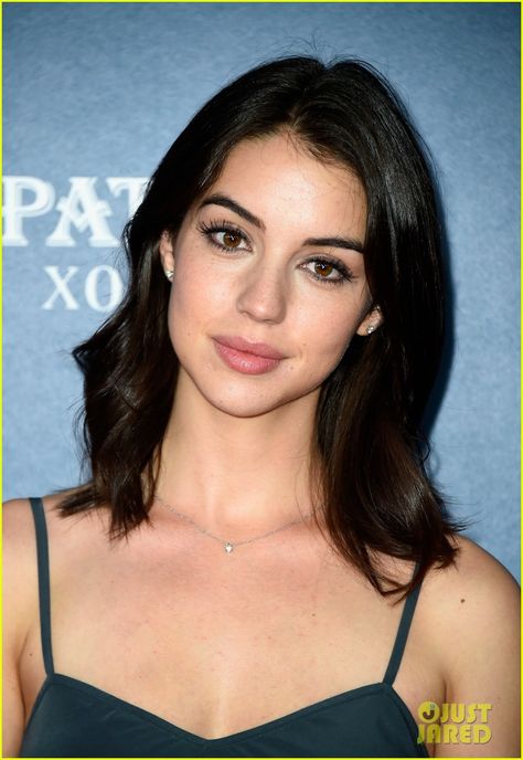 Adelaide Kane Phil Coulson, Queen Of Scots, Adelaide Kane, Photography Women, Teen Wolf, Dark Hair, Pretty Face, Reign, Hair Goals