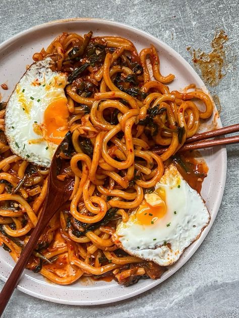 Creamy Kimchi Udon Recipe | Verna Gao Tantanmen Ramen Recipe, Kimchi Udon, Tantanmen Ramen, Udon Noodle Recipe, Ramen Egg Recipe, Izakaya Food, Ramen At Home, Chinese Noodle Dishes, Gochujang Paste