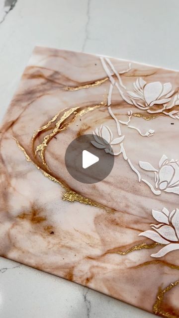 Angela Morrison on Instagram: "Gold Marbled Buttercream Fondant & Magnolias.  What do you guys think? 😊 I’d LOVE to read you guys!  #cakesofinstagram #cakevideos #cakereels #cakedecoratingtutorials #marbledcakes" Luxury Cakes Birthday For Women, Marble Cake Design, Marble Fondant Cake, Marbled Buttercream, Royal Icing Piping, Cake Techniques, Fondant Techniques, Buttercream Fondant, Marbling Techniques