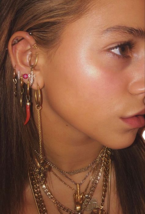 Multiple Piercings Earrings, Pretty Ear Piercings, Cute Ear Piercings, Wearing Jewelry, Belly Jewelry, Dope Jewelry, Jewelry Fashion Trends, Funky Jewelry, Jewelry Lookbook