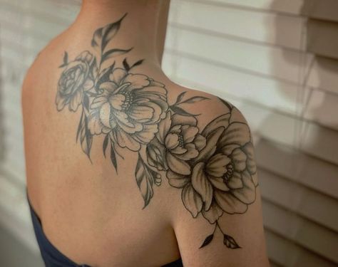 Peony Tattoo Back Shoulder, Peony Shoulder Cap Tattoo, Peony Back Tattoo, Peony Tattoo Shoulder, Peony Shoulder Tattoo, Back Tattoo Women Full, Black And White Flower Tattoo, Shoulder Cap Tattoo, Flower Shoulder Tattoo