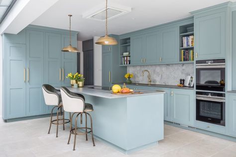 Dix Blue Farrow And Ball, Modern Minimalist Wardrobe, Blue Kitchen Designs, Oval Room Blue, Brass Cabinet Handles, Wardrobe Cabinet, Blue Cabinets, Wardrobe Cabinets, Kitchens And Bedrooms